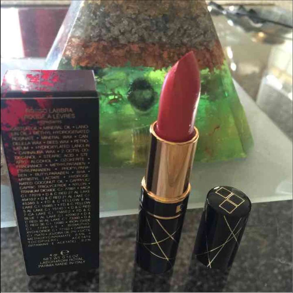 Brand new Royal Lipstick #048
